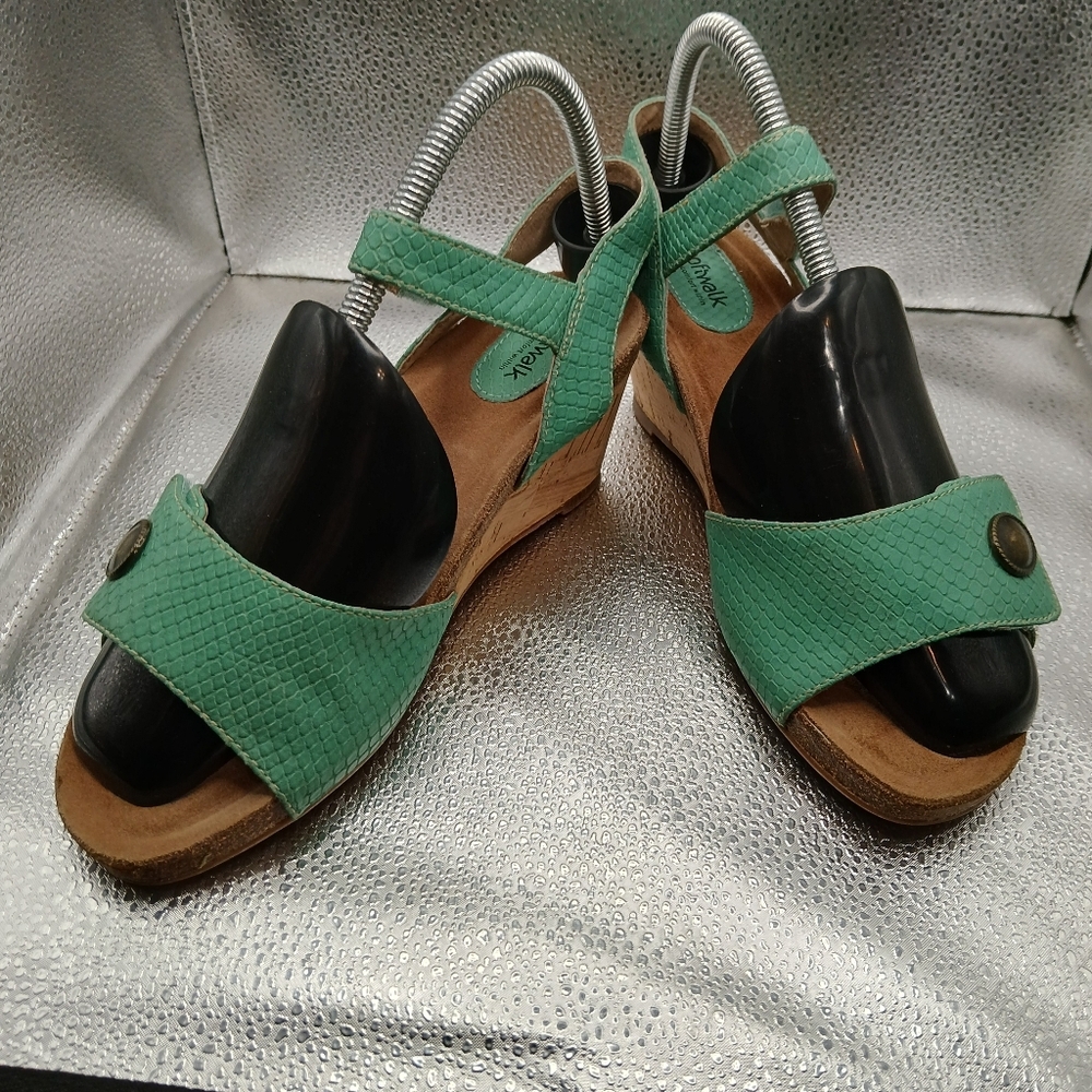 SoftWalk Green Minimalist Summer Style Leather Sandals Womens Size 7